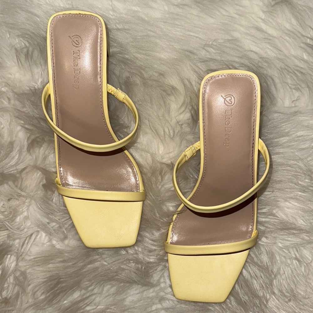 YELLOW HEELS